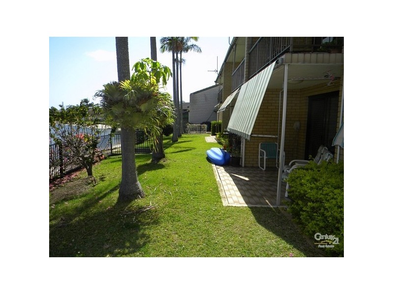 2/4 Aquila Court, Mermaid Waters QLD 4218