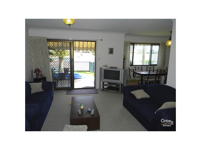 2/4 Aquila Court, Mermaid Waters QLD 4218