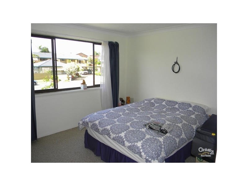 2/4 Aquila Court, Mermaid Waters QLD 4218