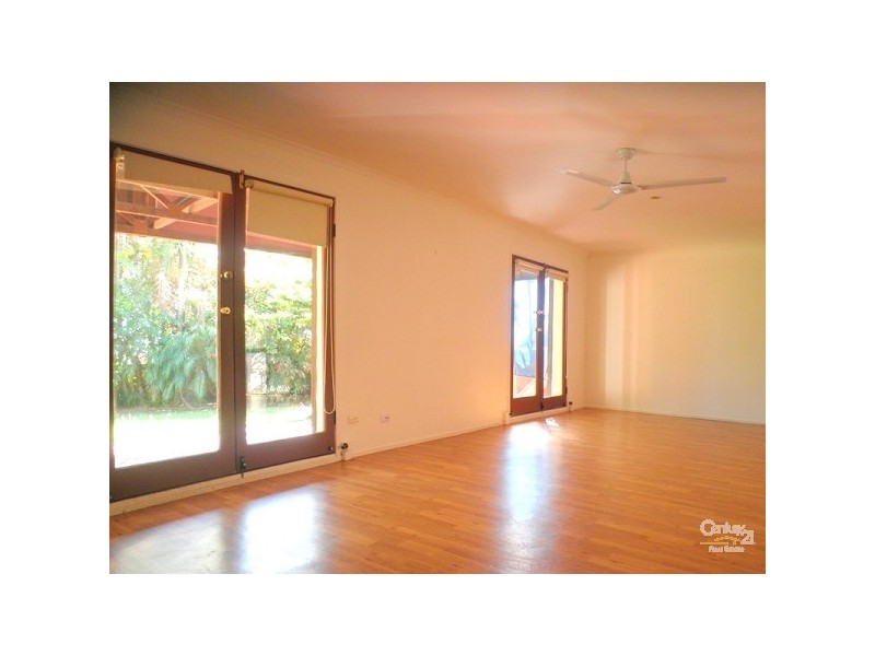 142 Bamboo Avenue, Benowa QLD 4217