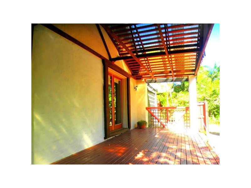 142 Bamboo Avenue, Benowa QLD 4217