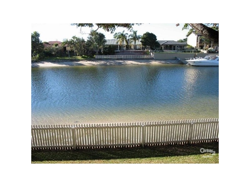 73 Markeri Street, Mermaid Waters QLD 4218