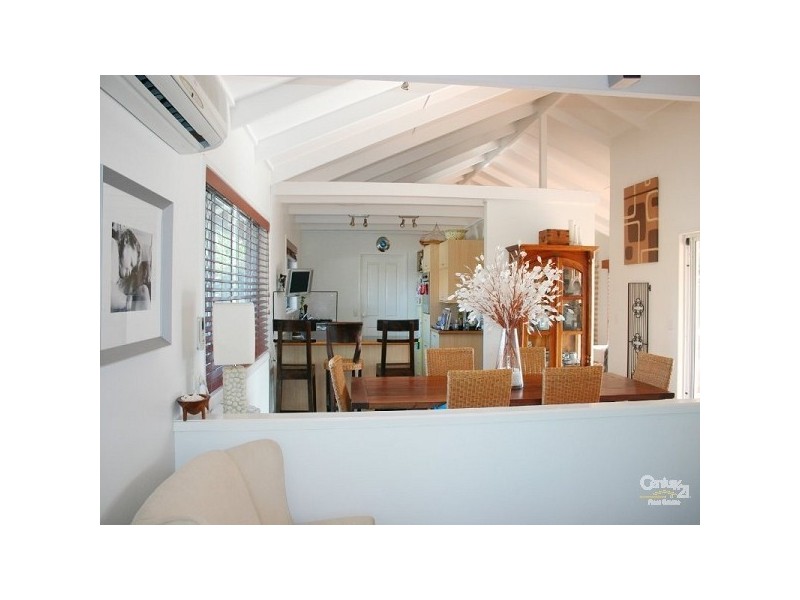 73 Markeri Street, Mermaid Waters QLD 4218