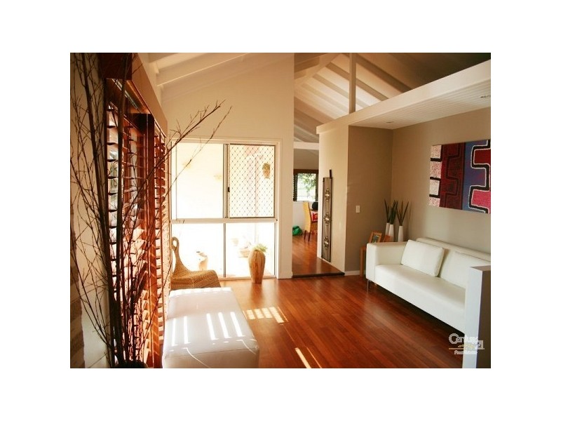 73 Markeri Street, Mermaid Waters QLD 4218