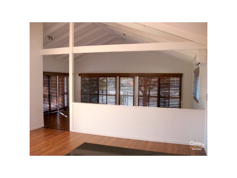 73 Markeri Street, Mermaid Waters QLD 4218