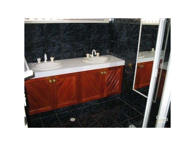 73 Markeri Street, Mermaid Waters QLD 4218