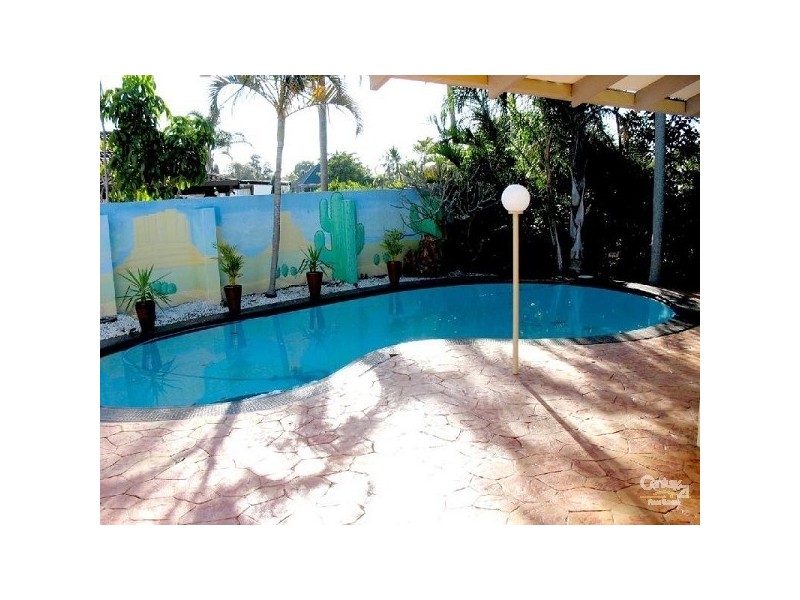 73 Markeri Street, Mermaid Waters QLD 4218