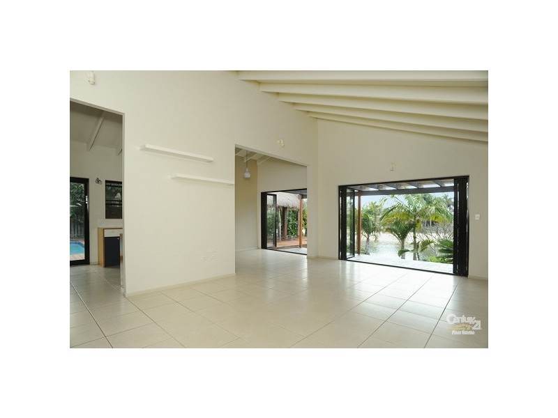 20 Gretel Avenue, Mermaid Waters QLD 4218