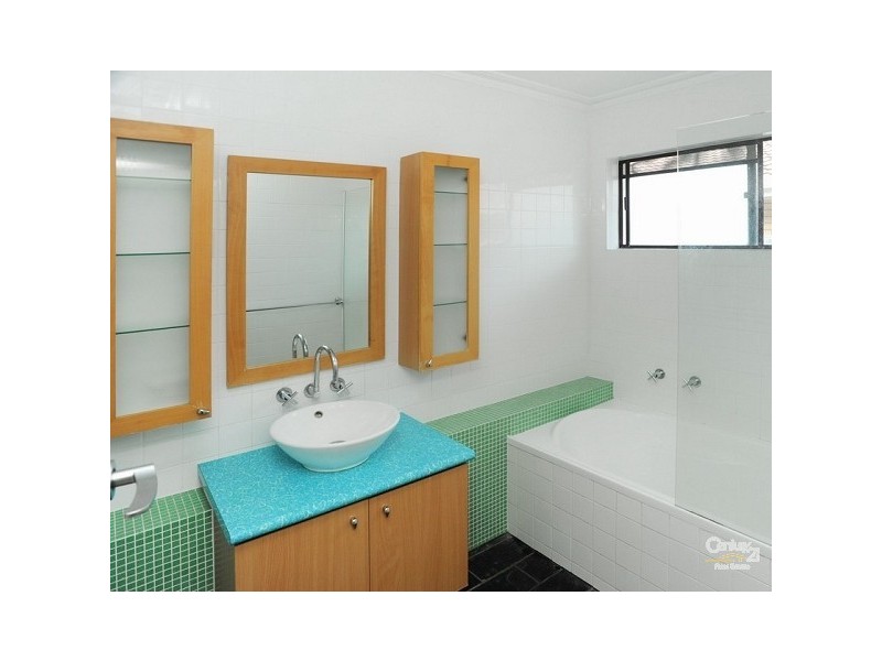 20 Gretel Avenue, Mermaid Waters QLD 4218