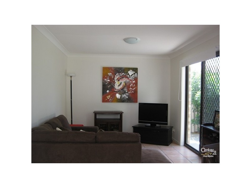 2/145 Sunshine Parade, Miami QLD 4220