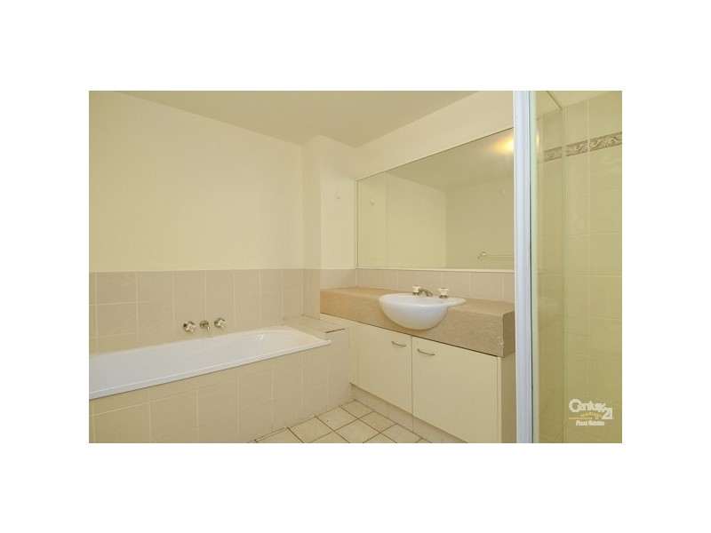 2/62 Riverpark Drive, Nerang QLD 4211