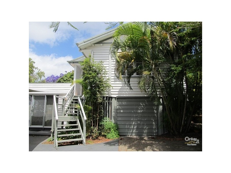 4 Lind Avenue, Southport QLD 4215