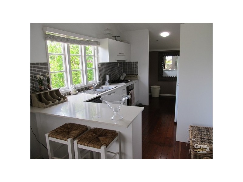 4 Lind Avenue, Southport QLD 4215