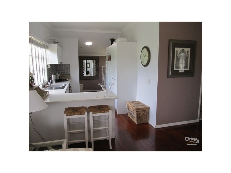 4 Lind Avenue, Southport QLD 4215