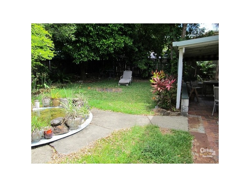 4 Lind Avenue, Southport QLD 4215