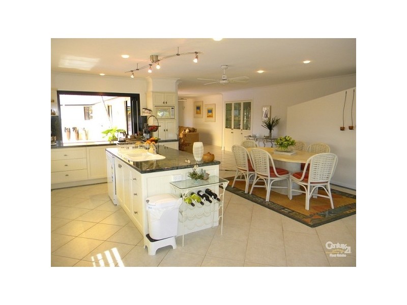 2 Peter Blondell Drive, Mermaid Waters QLD 4218