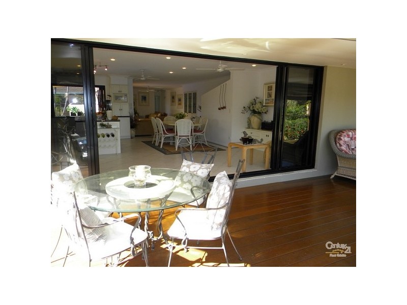 2 Peter Blondell Drive, Mermaid Waters QLD 4218