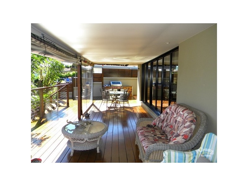 2 Peter Blondell Drive, Mermaid Waters QLD 4218