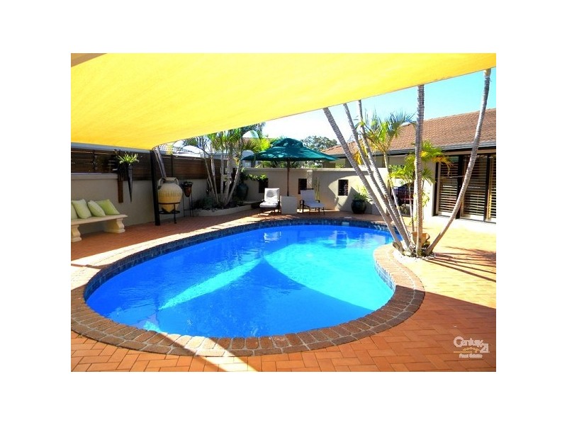 2 Peter Blondell Drive, Mermaid Waters QLD 4218