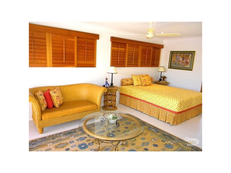 2 Peter Blondell Drive, Mermaid Waters QLD 4218