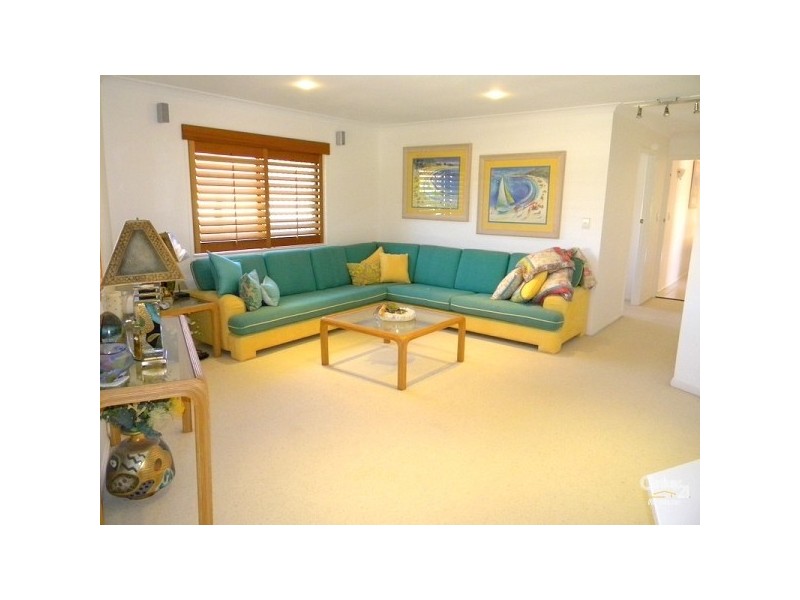 2 Peter Blondell Drive, Mermaid Waters QLD 4218