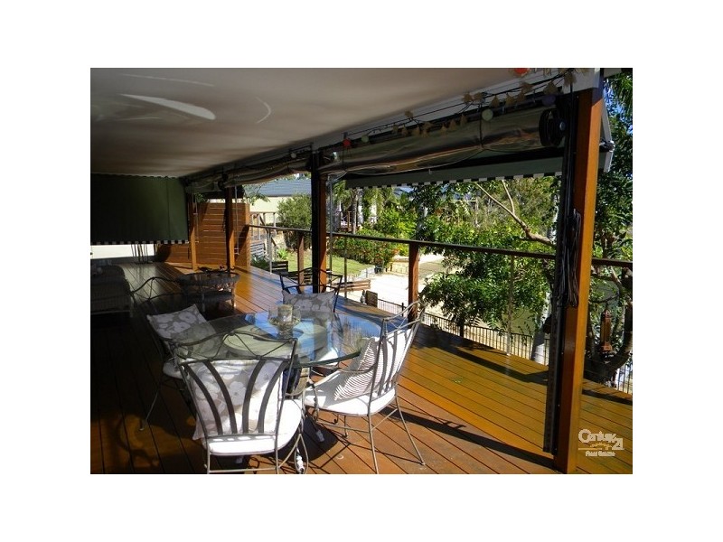 2 Peter Blondell Drive, Mermaid Waters QLD 4218