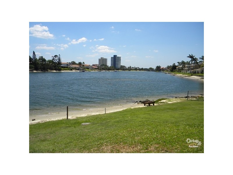 4/6 Aquila Court, Mermaid Waters QLD 4218