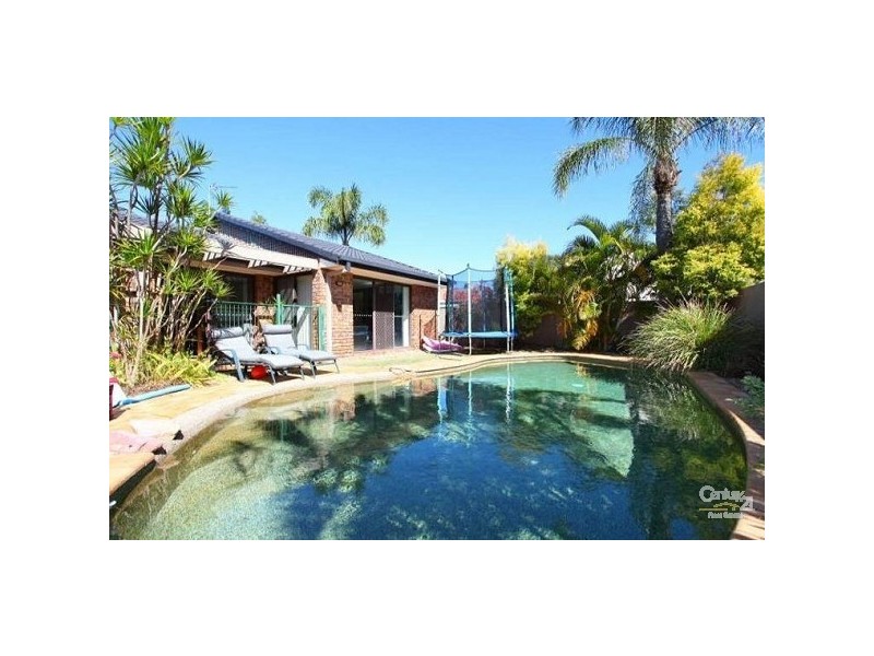 5 Curacao Place, Clear Island Waters QLD 4226