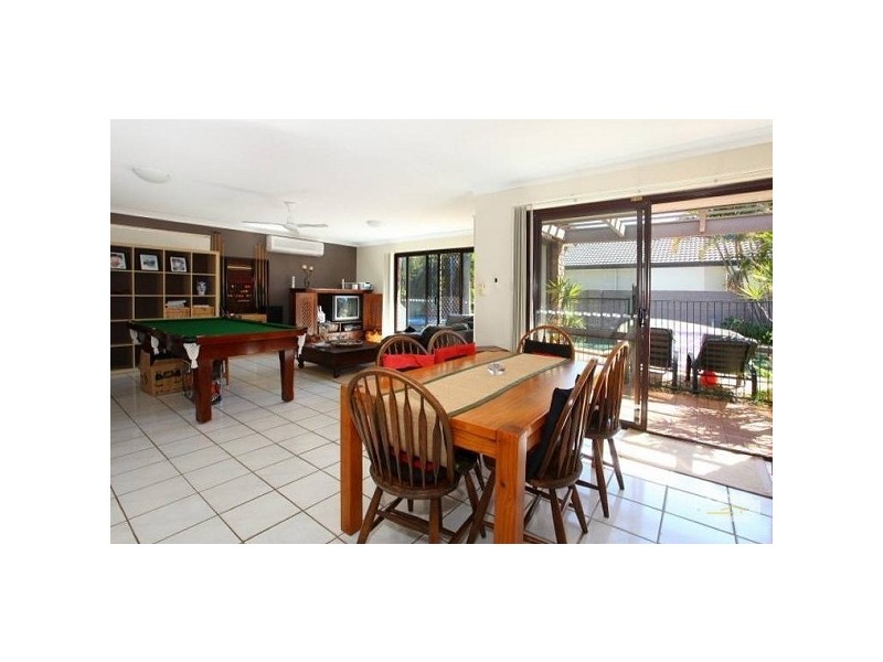 5 Curacao Place, Clear Island Waters QLD 4226