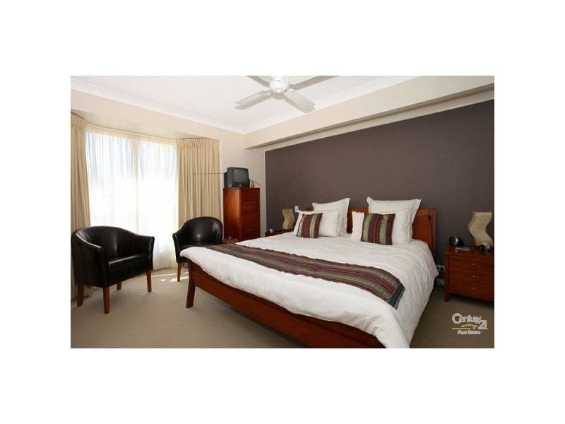 5 Curacao Place, Clear Island Waters QLD 4226