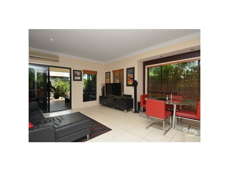 2/2264 Gold Coast Highway, Mermaid Beach QLD 4218