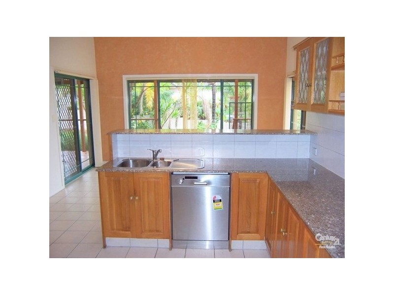 4 Chichester Drive, Arundel QLD 4214