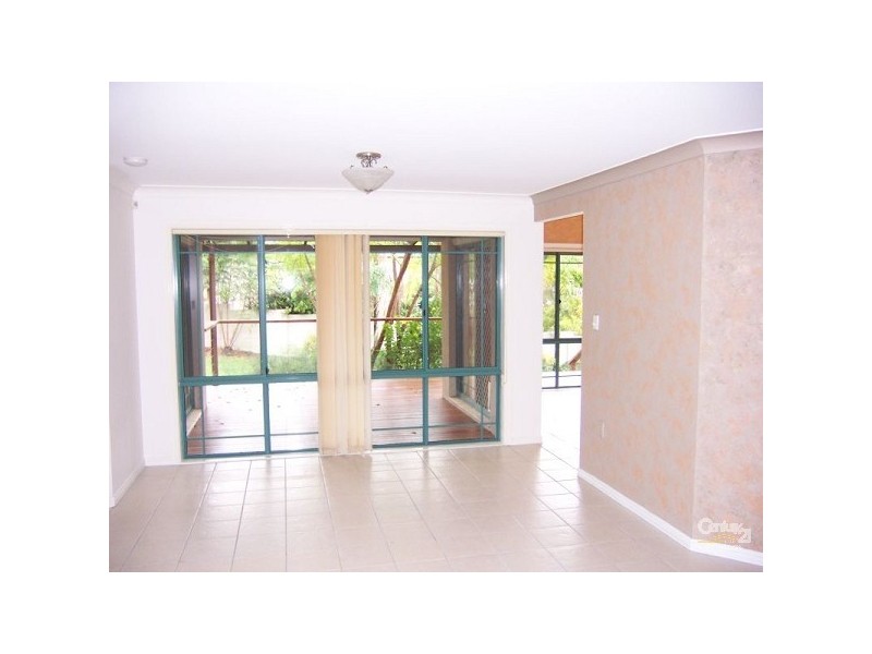 4 Chichester Drive, Arundel QLD 4214