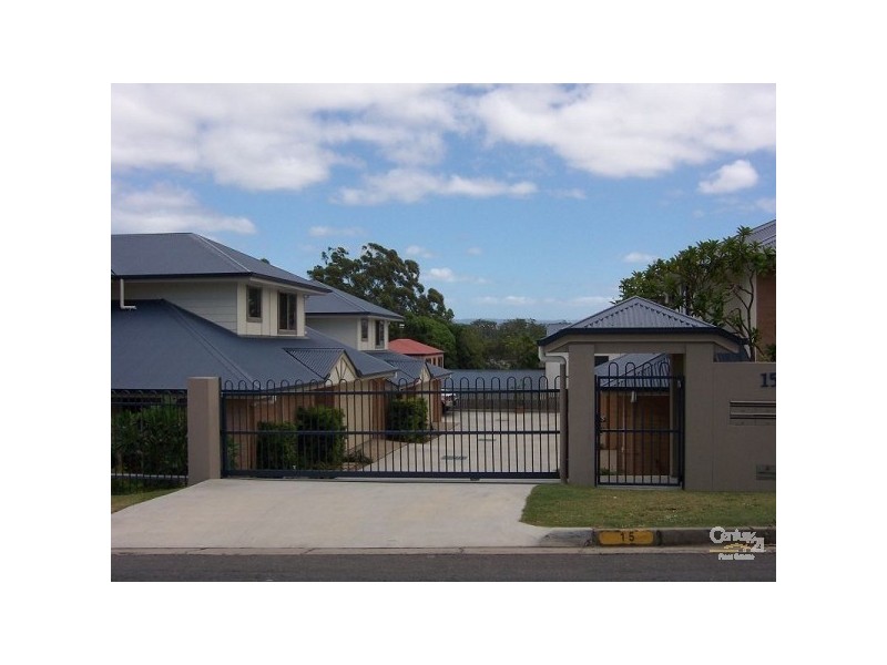 4/15 Harley Street, Labrador QLD 4215