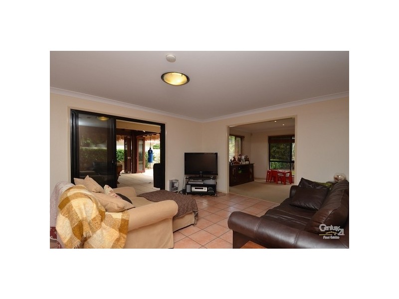42 Meadowview Drive, Carrara QLD 4211