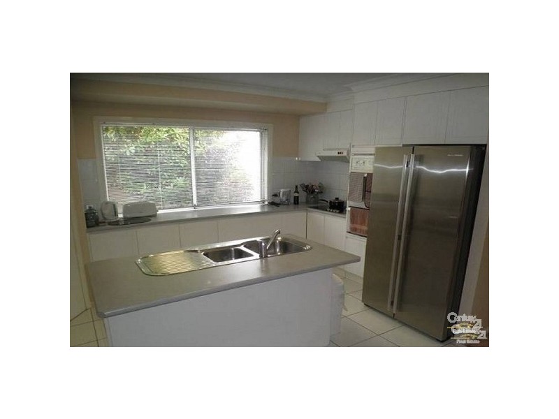 4 Bon Aire Court, Clear Island Waters QLD 4226