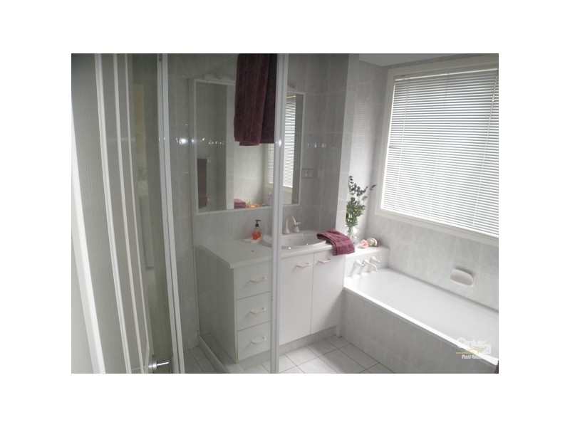 4 Bon Aire Court, Clear Island Waters QLD 4226