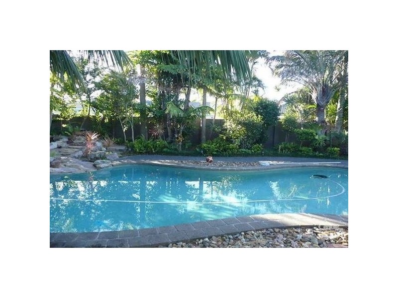 4 Bon Aire Court, Clear Island Waters QLD 4226