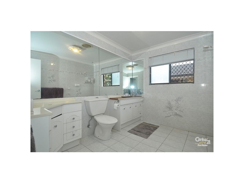 2/24 Doggett Drive, Miami QLD 4220