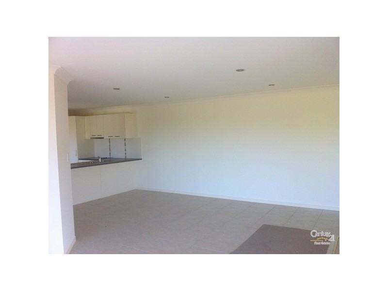 2/1 Fortescue Street, Pacific Pines QLD 4211