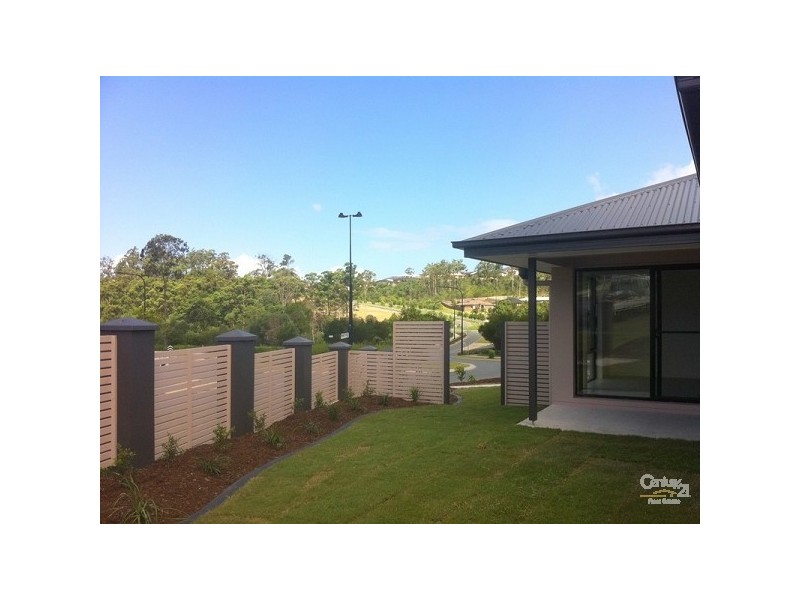 2/1 Fortescue Street, Pacific Pines QLD 4211