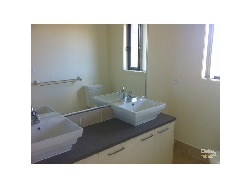 2/1 Fortescue Street, Pacific Pines QLD 4211