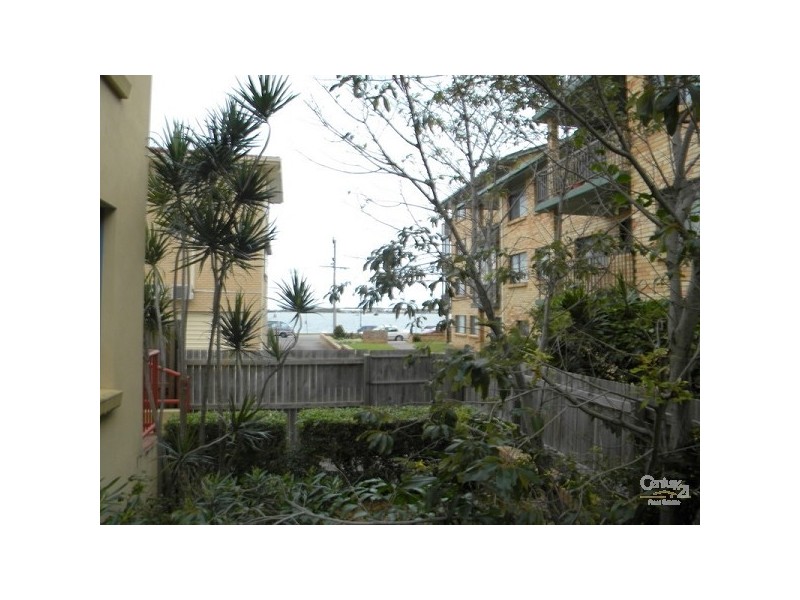 10/89 Frank Street, Labrador QLD 4215