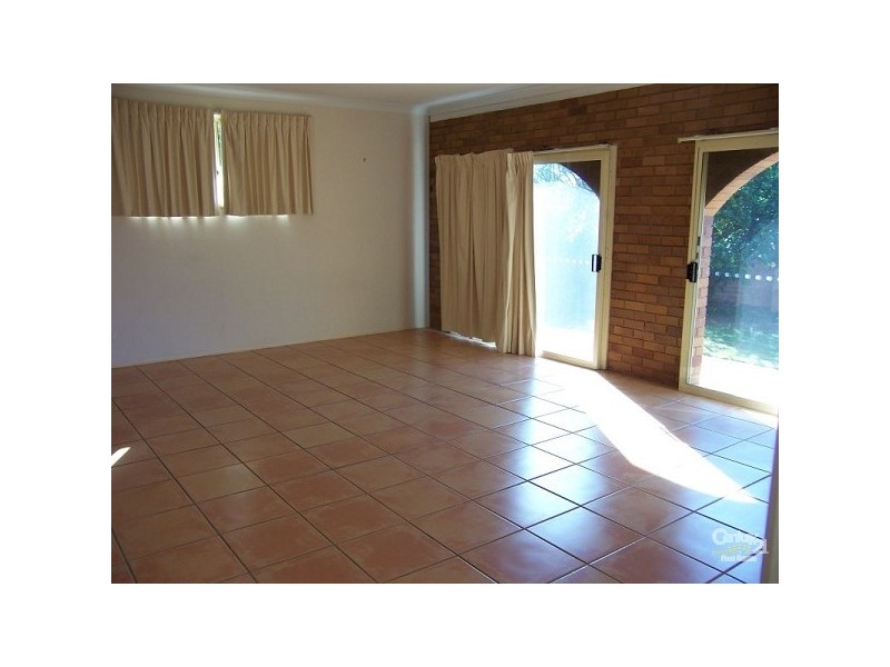 94 Hooker Boulevard, Broadbeach Waters QLD 4218