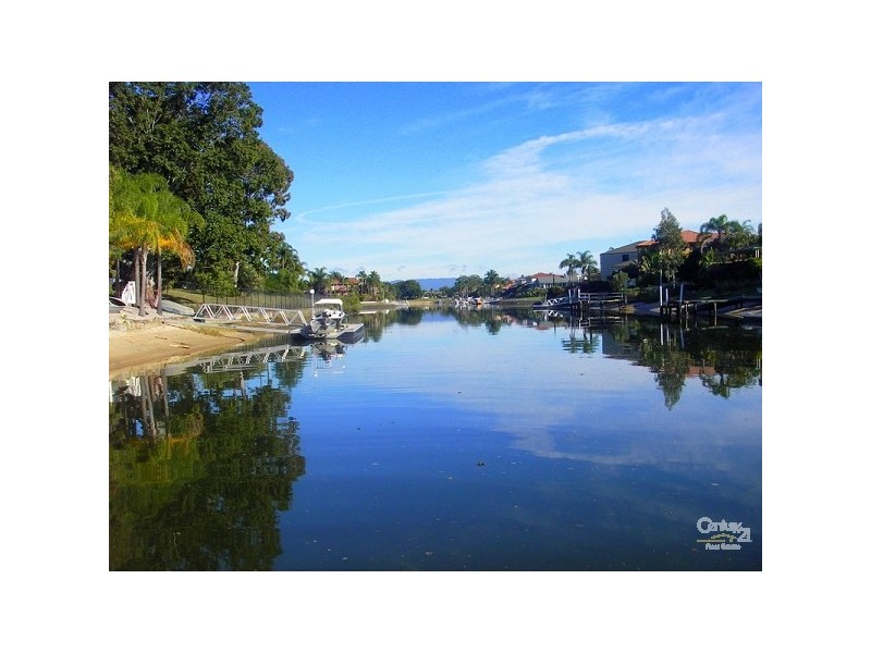 2 Peter Blondell Drive, Mermaid Waters QLD 4218