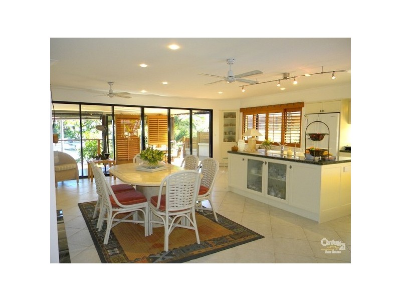 2 Peter Blondell Drive, Mermaid Waters QLD 4218