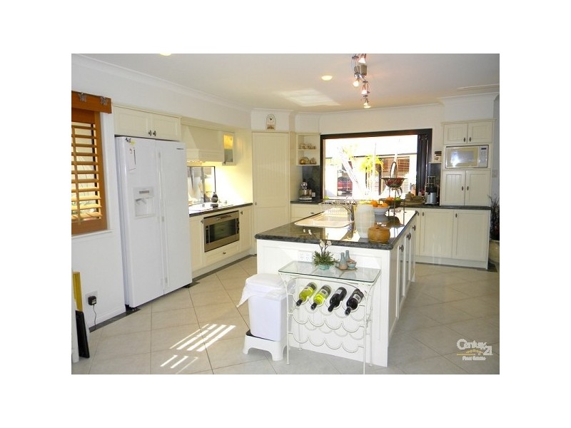 2 Peter Blondell Drive, Mermaid Waters QLD 4218