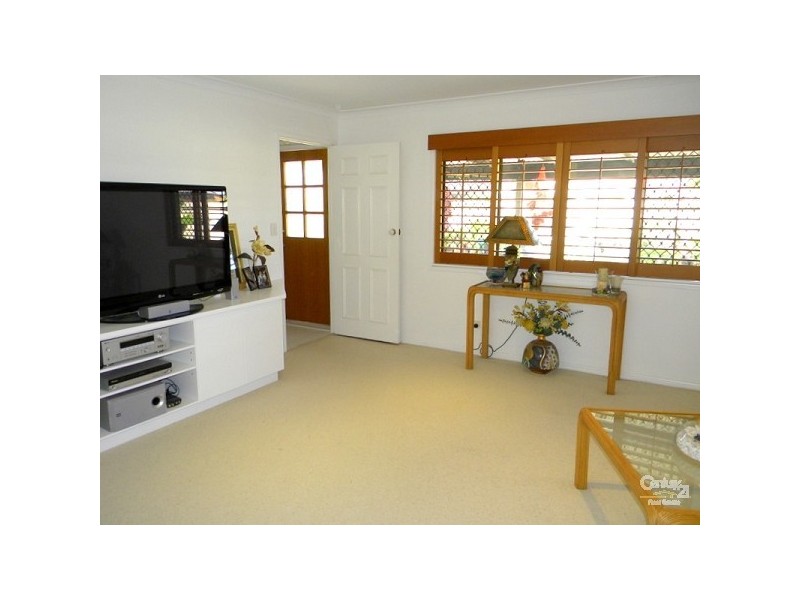 2 Peter Blondell Drive, Mermaid Waters QLD 4218