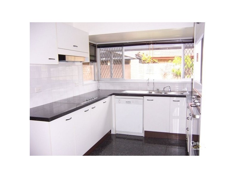 3 Kinloch Avenue, Benowa QLD 4217