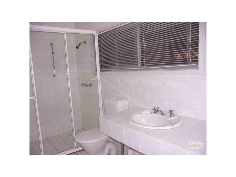 3 Kinloch Avenue, Benowa QLD 4217